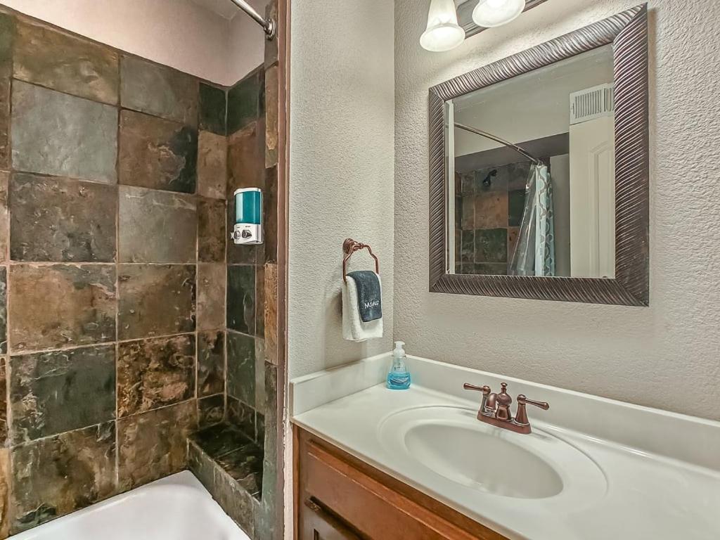Quiet Plaza Two Bedroom 2 Bathroom Kansas City Exterior foto